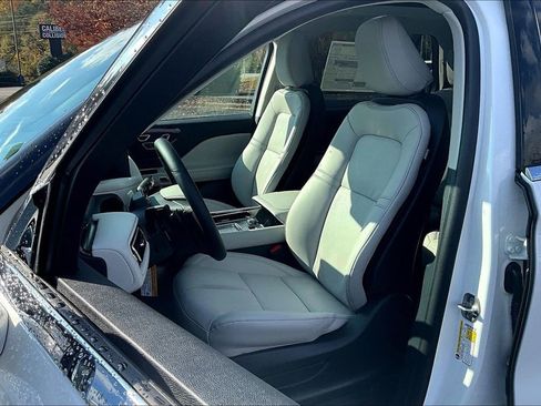 New 2026 Lincoln Aviator 2WD image 9