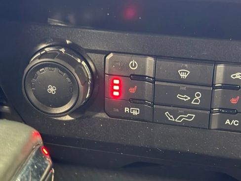 Certified 2019 Ford F150 XLT w/ Equipment Group 302A Luxury image 31