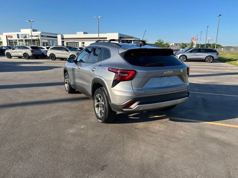 Used 2024 Chevrolet Trax LT w/ Driver Confidence Package FWD image 27