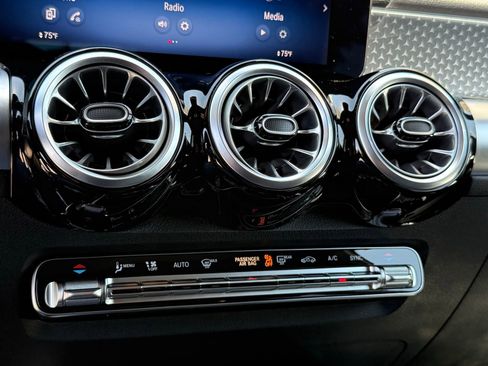 Used 2026 Mercedes-Benz GLB 250 image 38