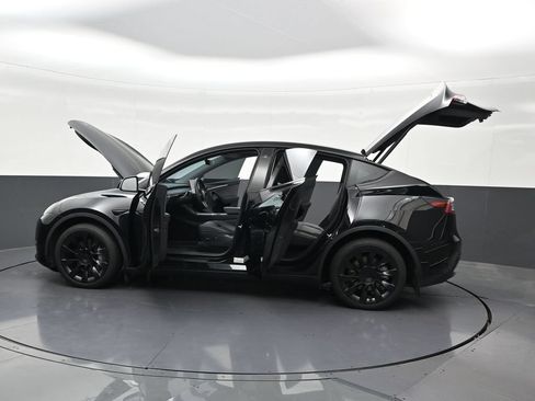 Used 2023 Tesla Model Y Long Range AWD/4WD image 32
