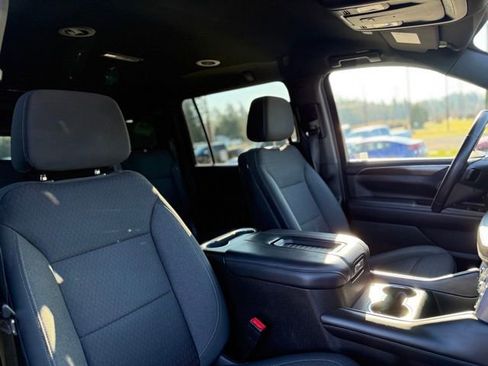 Used 2023 GMC Yukon XL SLE AWD/4WD image 27