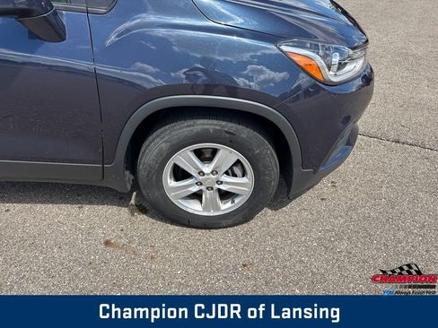Used 2019 Chevrolet Trax LT w/ LT Convenience Package FWD image 32
