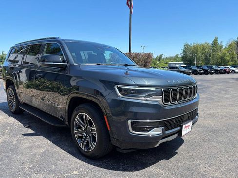 Used 2024 Jeep Wagoneer L Series II w/ Flexible Seating Group AWD/4WD image 13