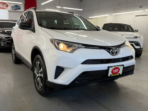 Used 2016 Toyota RAV4 LE AWD/4WD image 4