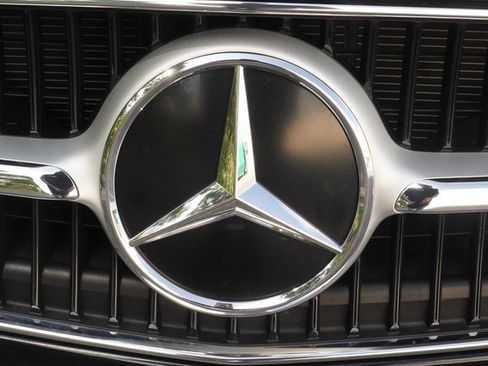 Used 2025 Mercedes-Benz C 300 4MATIC Sedan image 38