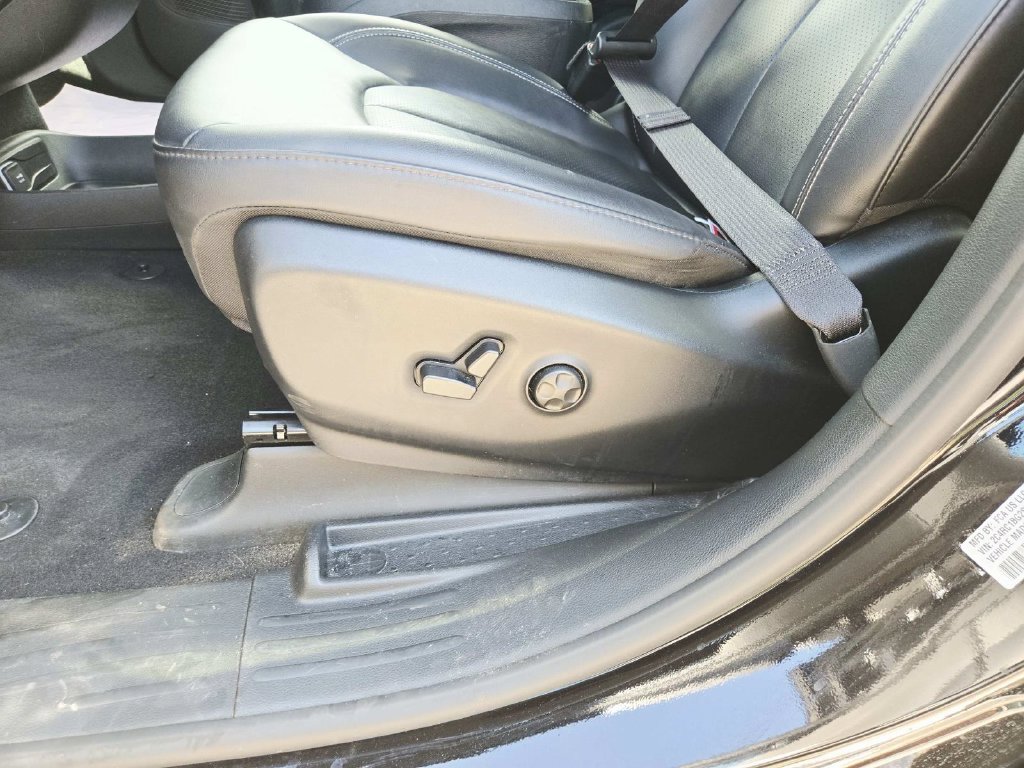 Used 2025 Chrysler Pacifica Select FWD image 37