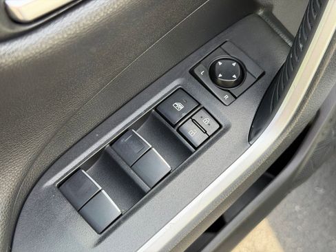Used 2019 Toyota RAV4 XSE w/ Carpet Mat Package AWD/4WD image 11