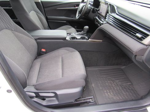 Used 2025 Toyota Camry LE FWD image 28