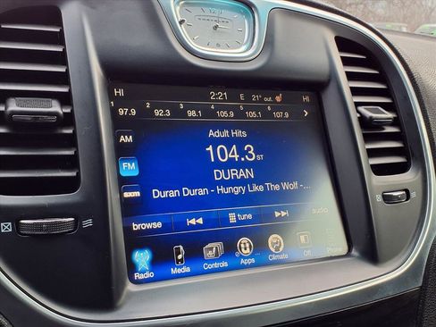 Used 2015 Chrysler 300 Limited image 10