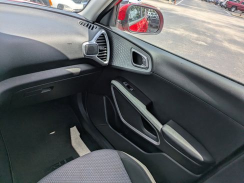 Certified 2022 Kia Soul LX FWD image 13