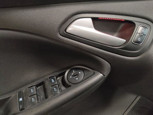 Used 2017 Ford Focus SEL FWD image 27