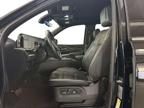 Used 2024 Cadillac Escalade Premium Luxury AWD/4WD image 7