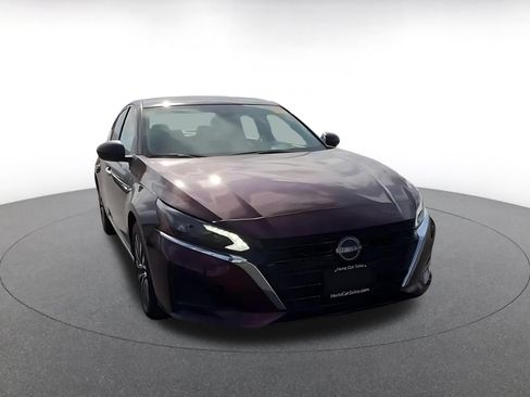 Used 2025 Nissan Altima 2.5 SV FWD image 3