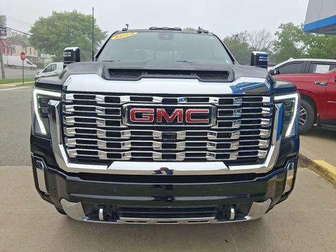Used 2025 GMC Sierra 2500 Denali AWD/4WD image 2