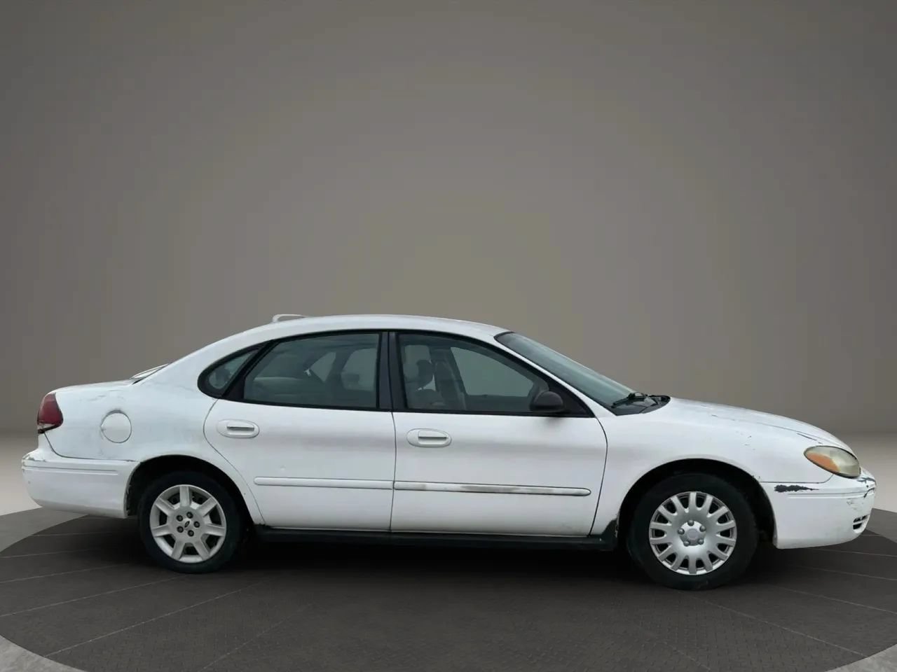 Used 2005 Ford Taurus SE FWD image 4