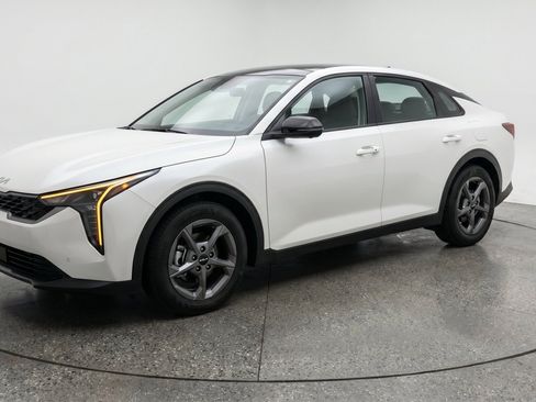Used 2025 Kia K4 FWD image 3