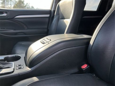 Used 2017 Toyota Highlander XLE image 20