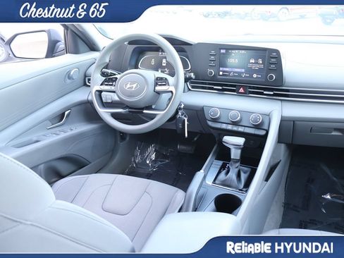 Certified 2024 Hyundai Elantra SE FWD image 13