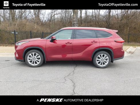 Used 2021 Toyota Highlander Limited image 2