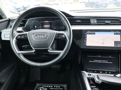 Used 2021 Audi e-tron Prestige w/ Prestige Package image 10