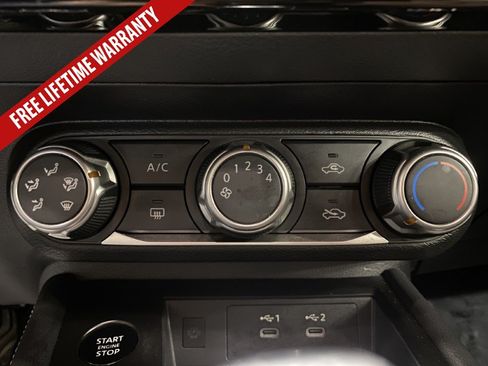 Used 2025 Nissan Kicks SV AWD/4WD image 34