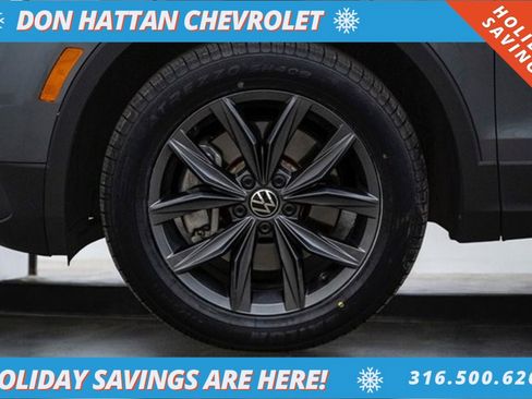 Used 2023 Volkswagen Tiguan SE w/ Panoramic Sunroof Package image 42