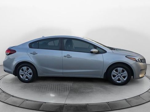 Used 2017 Kia Forte LX image 6
