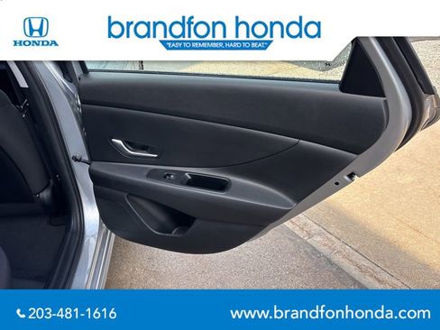 Used 2023 Hyundai Elantra SEL FWD image 9