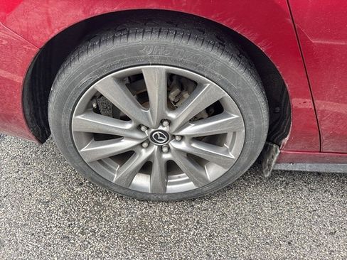 Used 2019 MAZDA MAZDA3 Premium image 10