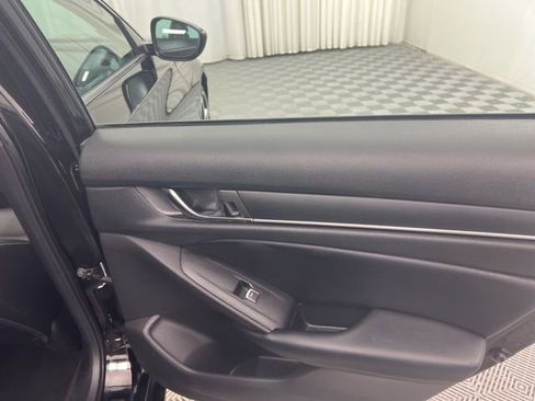Used 2018 Honda Accord Sport image 17