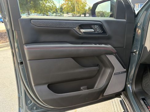 Used 2025 GMC Yukon AT4 Ultimate AWD/4WD image 17