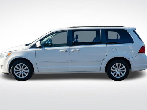 Used 2012 Volkswagen Routan SE image 3