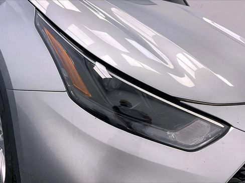 Used 2022 Toyota Highlander L image 19
