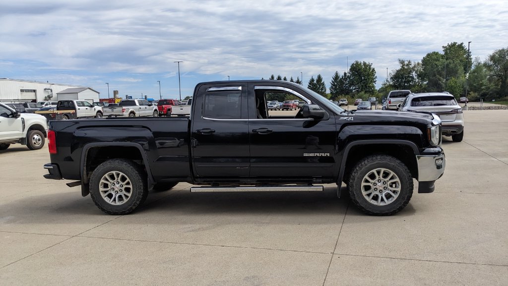 Used 2016 GMC Sierra 1500 SLE w/ SLE Value Package AWD/4WD image 2