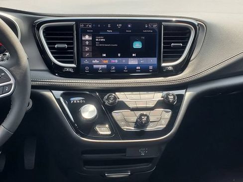 New 2027 Chrysler Pacifica Select AWD/4WD image 13