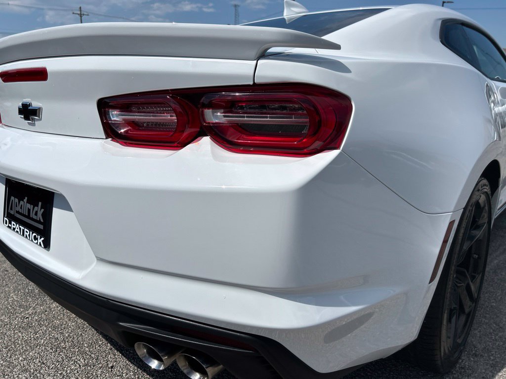 Used 2020 Chevrolet Camaro LT w/ Technology Package RWD image 13
