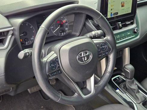 Used 2023 Toyota Corolla Cross LE w/ Moonroof Package FWD image 19