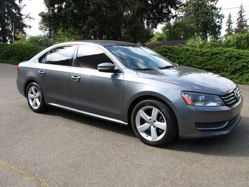 Used 2013 Volkswagen Passat 2.5 SE FWD image 2