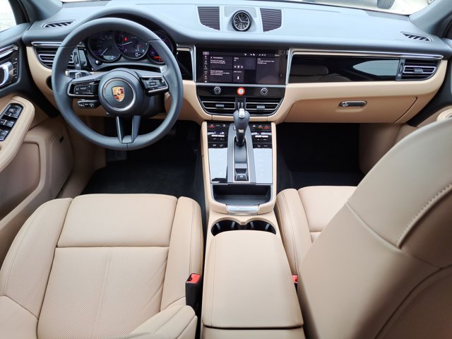 Used 2026 Porsche Macan AWD/4WD image 16