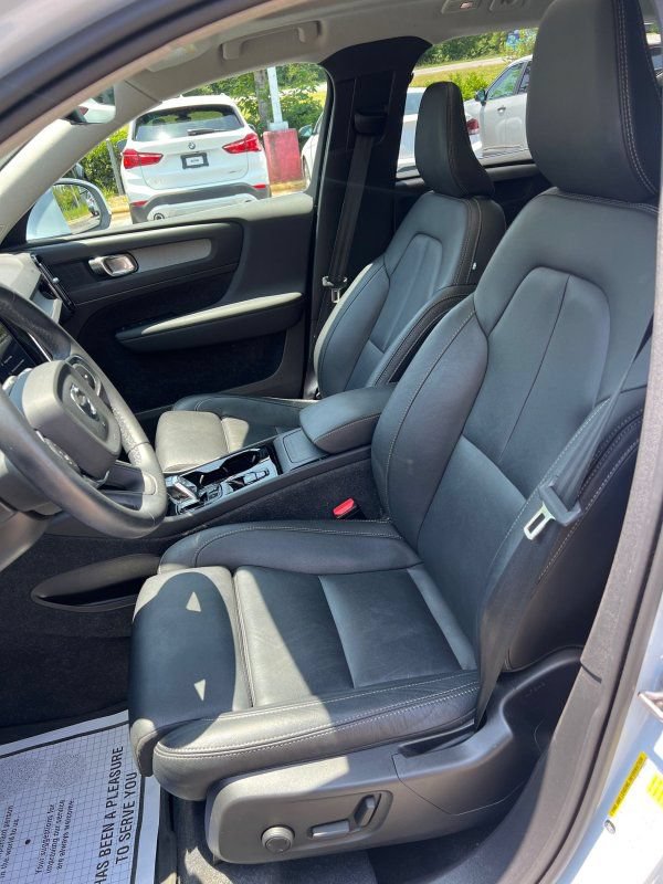 Used 2024 Volvo XC40 B5 Plus AWD/4WD image 11