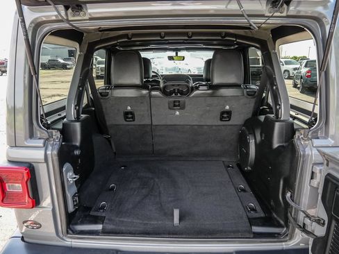 Used 2021 Jeep Wrangler Unlimited Sahara AWD/4WD image 11