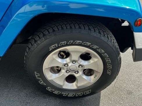 Used 2015 Jeep Wrangler Sahara w/ Connectivity Group AWD/4WD image 12