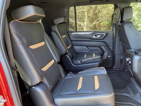 Used 2022 GMC Yukon XL AT4 image 36