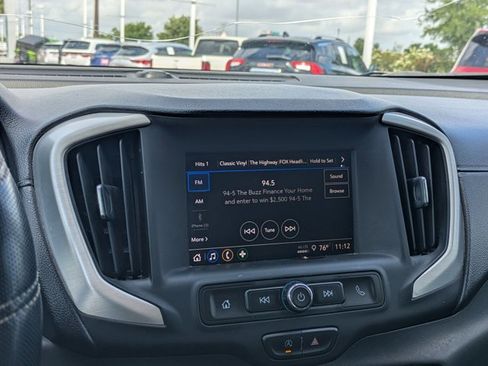 Used 2022 GMC Terrain SLE w/ Elevation Edition image 10