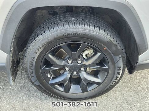 Used 2022 Toyota RAV4 LE FWD image 18