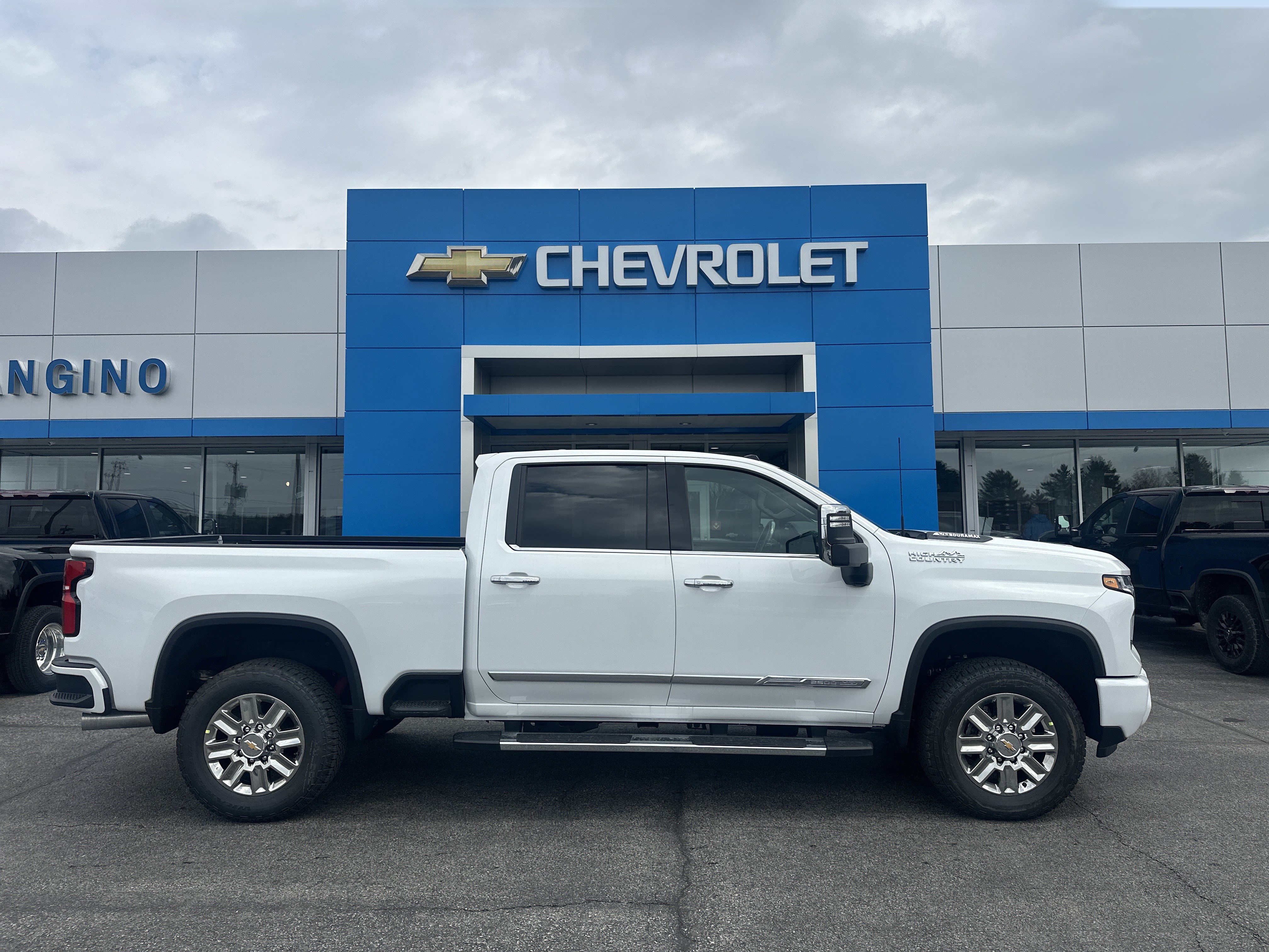 New 2026 Chevrolet Silverado 2500 High Country w/ High Country Premium Package AWD/4WD image 1