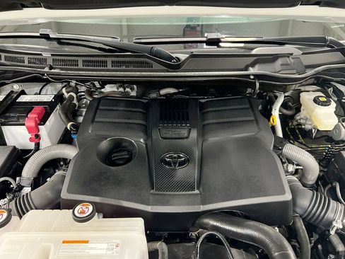 Used 2024 Toyota Tundra Platinum AWD/4WD image 25