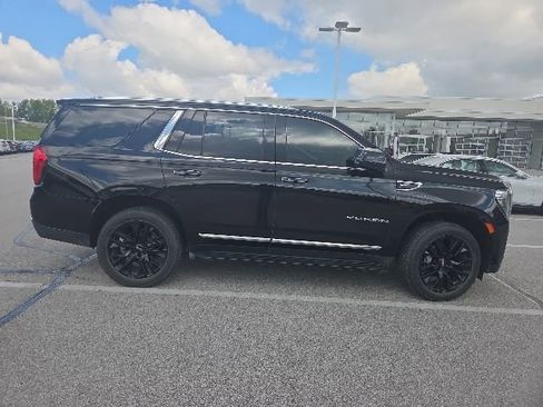 Used 2022 GMC Yukon SLT w/ SLT Luxury Package AWD/4WD image 11