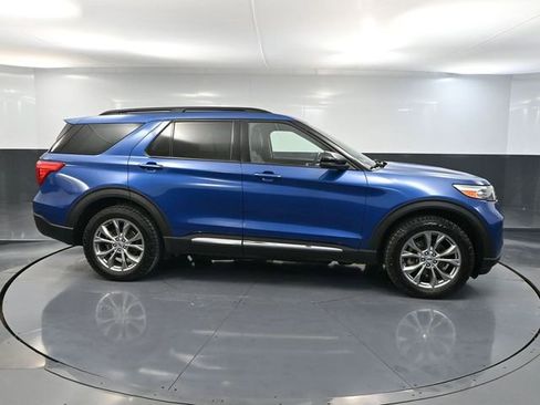 Used 2022 Ford Explorer XLT w/ Equipment Group 202A image 4